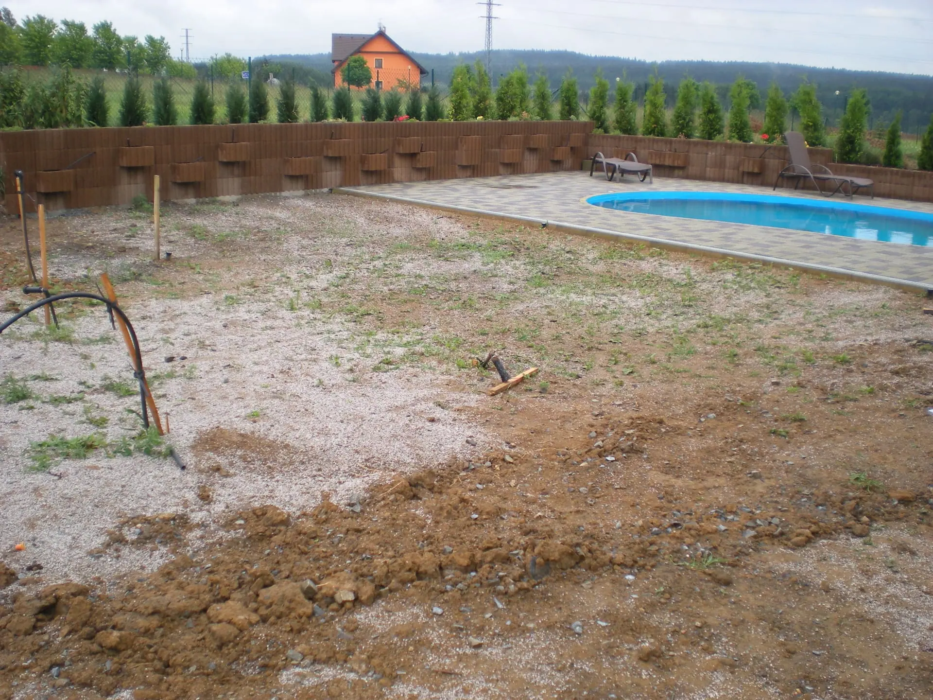 Pokládka travních koberců, Plzeň Letkov — fotografie 4
