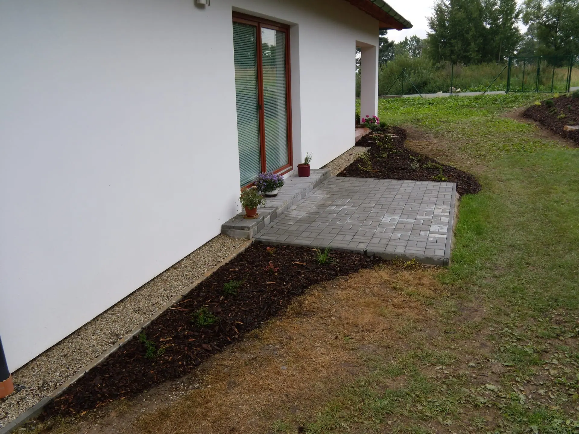 Realizace zahrady, Plzeň Chválenice — fotografie 9